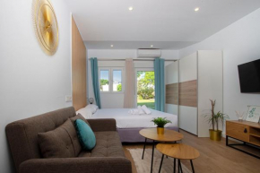 Estudio bajo con piscina Torremolinos